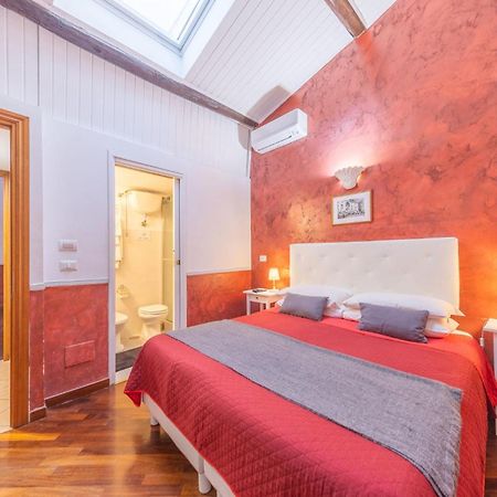 Room In Bb - Skylight Double Room In History House Rom Exteriör bild