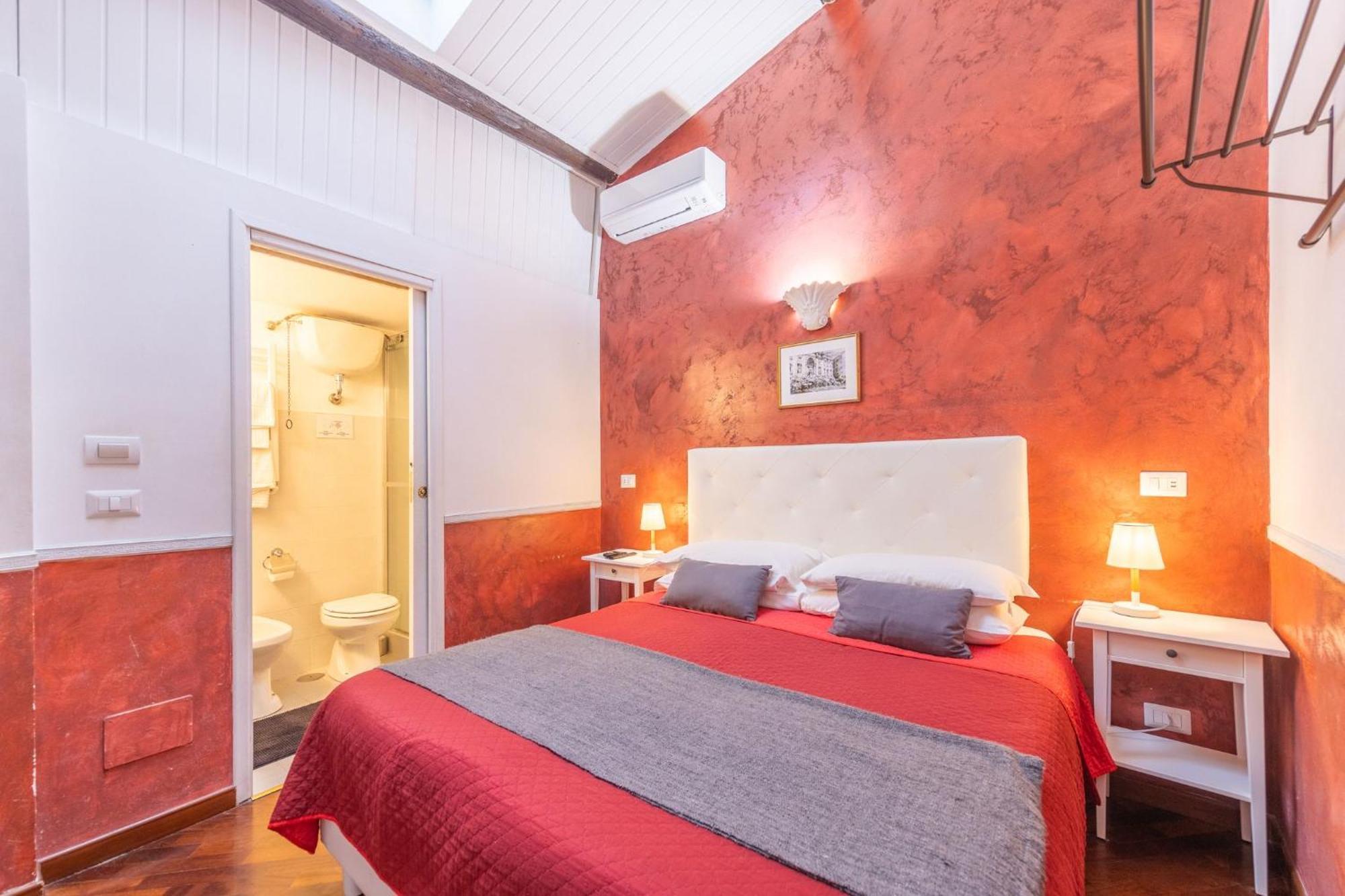 Room In Bb - Skylight Double Room In History House Rom Exteriör bild
